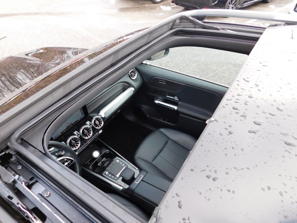 Used 2022 Mercedes-Benz EQB 350 4MATIC image 6