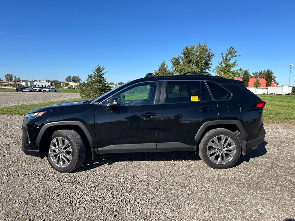 Used 2022 Toyota RAV4 XLE Premium AWD/4WD image 8