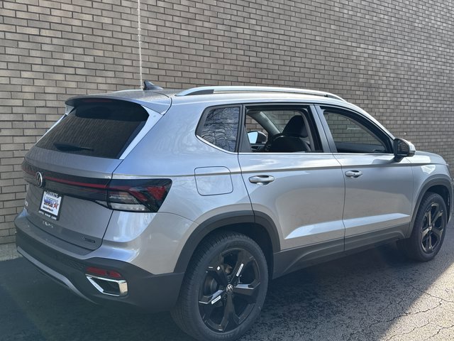 New 2025 Volkswagen Taos SEL image 15