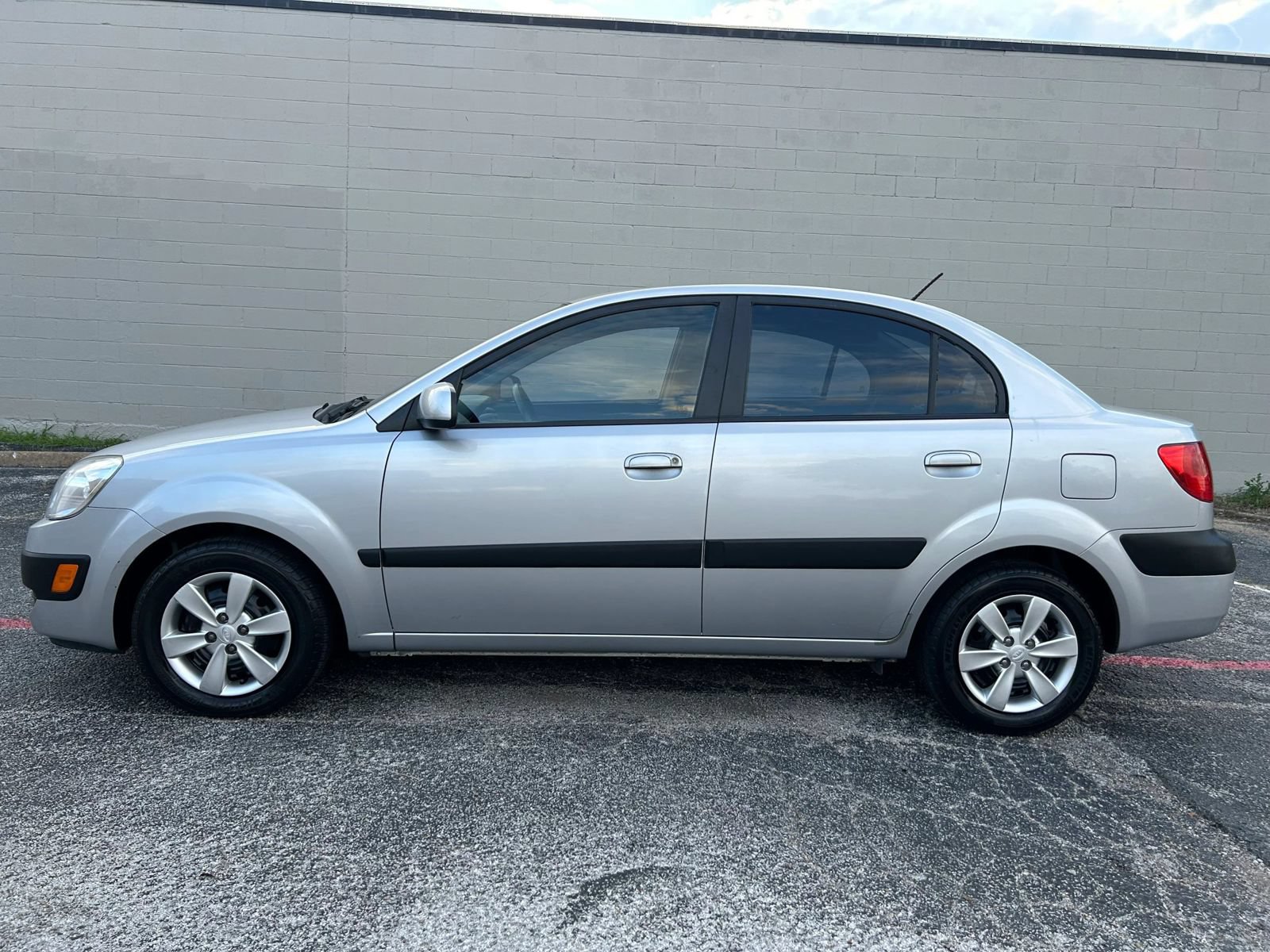 Used 2008 Kia Rio LX FWD image 3