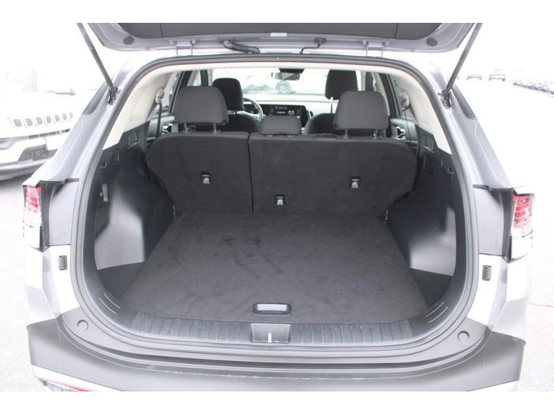 Used 2025 Kia Sportage LX image 7