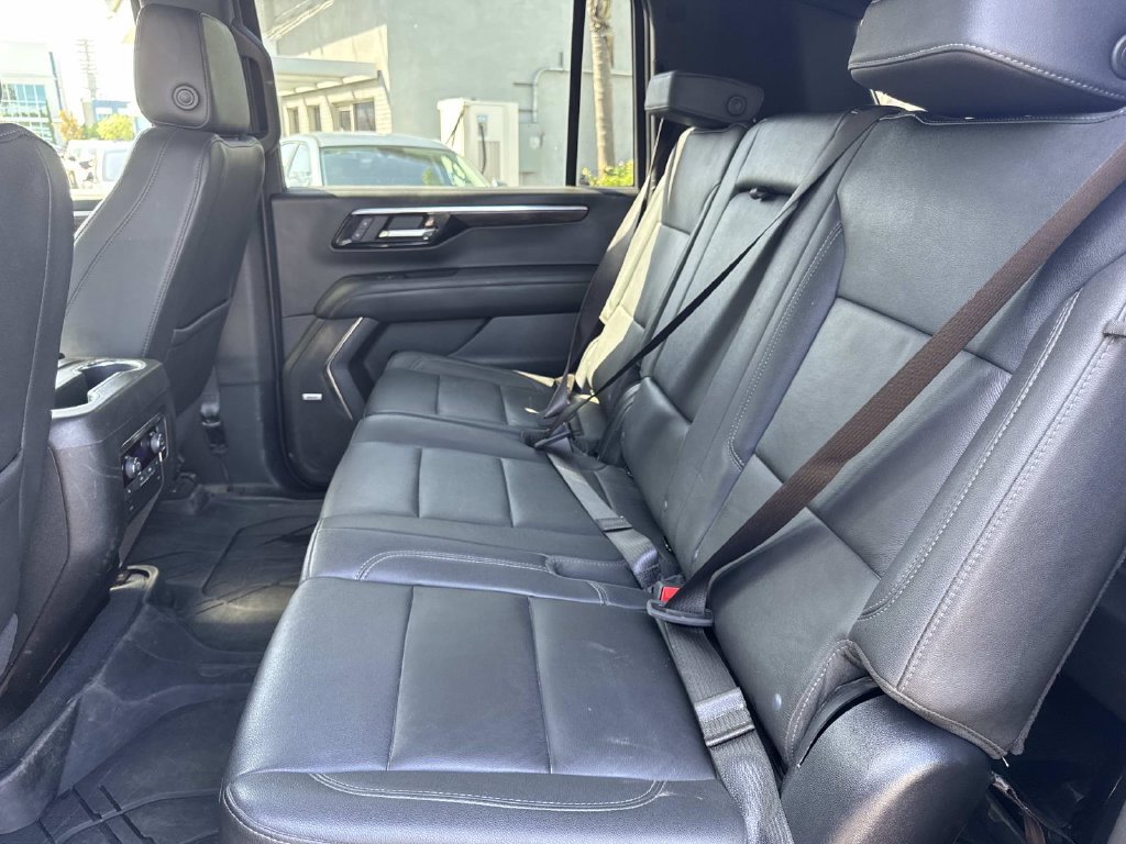 Used 2025 Chevrolet Suburban LT w/ Comfort Package AWD/4WD image 12