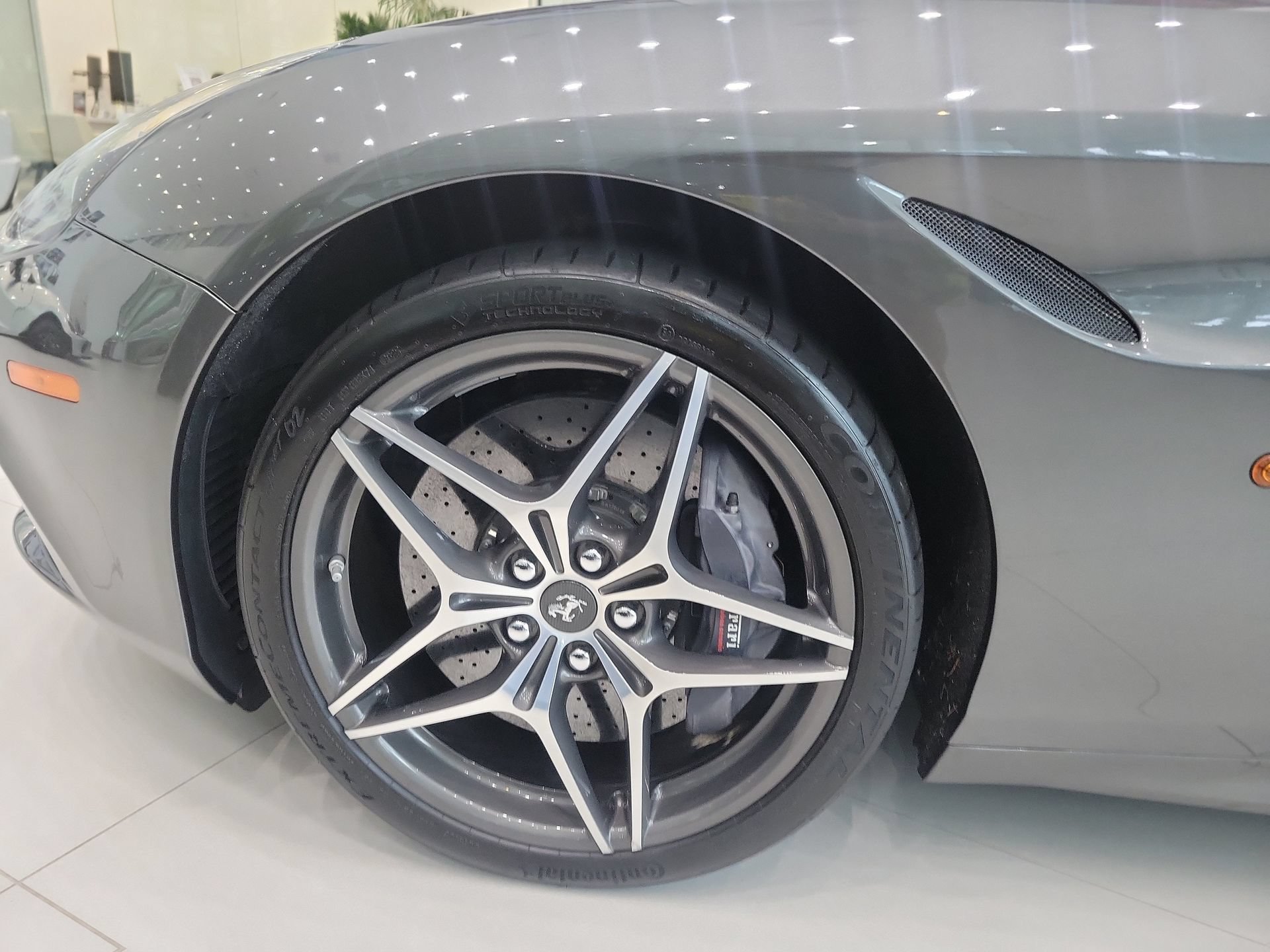 Used 2017 Ferrari California T RWD image 28