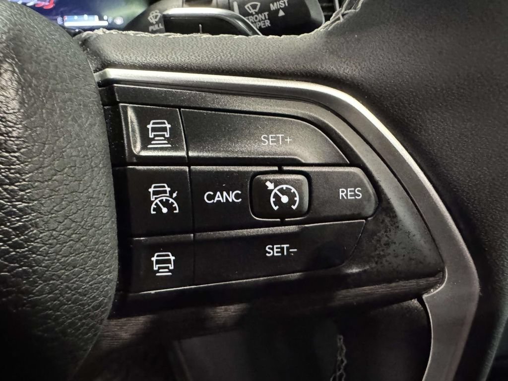 Used 2023 Jeep Grand Cherokee Limited AWD/4WD image 24