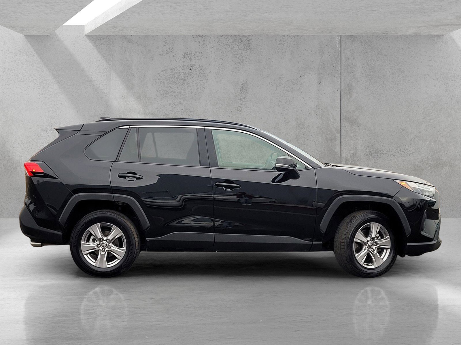 Used 2025 Toyota RAV4 XLE image 3