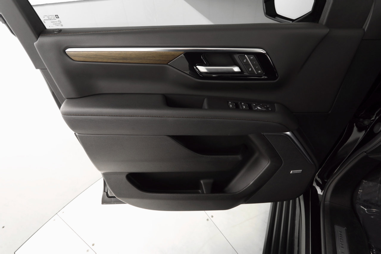 Used 2025 Chevrolet Tahoe High Country image 29