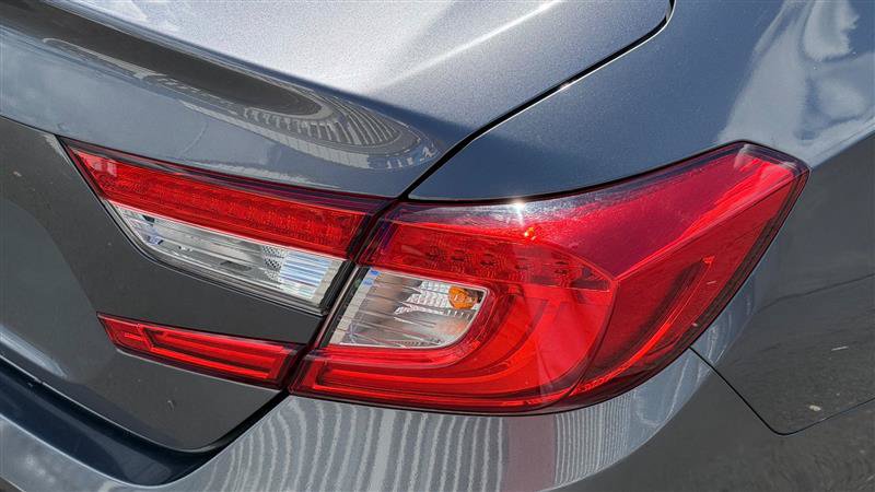 Used 2018 Honda Accord EX image 14