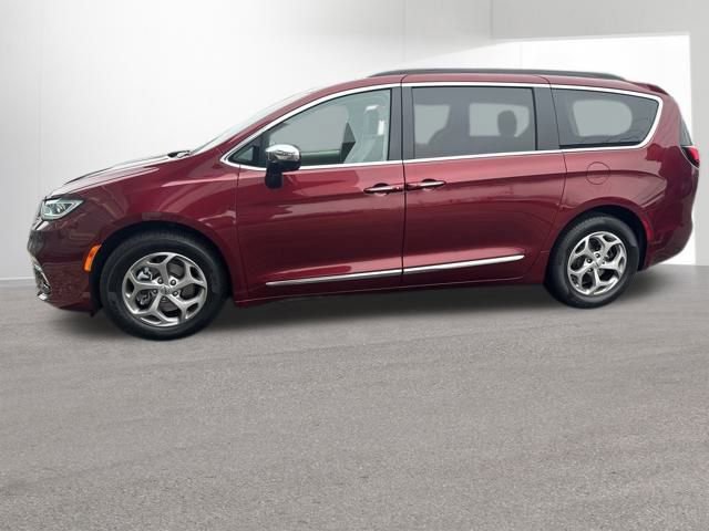 Used 2023 Chrysler Pacifica Limited image 3