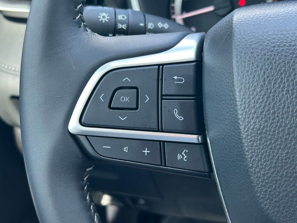 Certified 2025 Toyota Highlander XLE FWD image 39