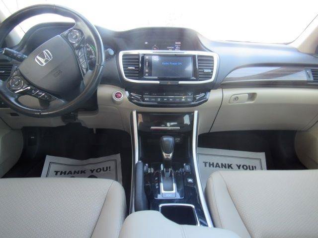 Used 2017 Honda Accord Touring image 15