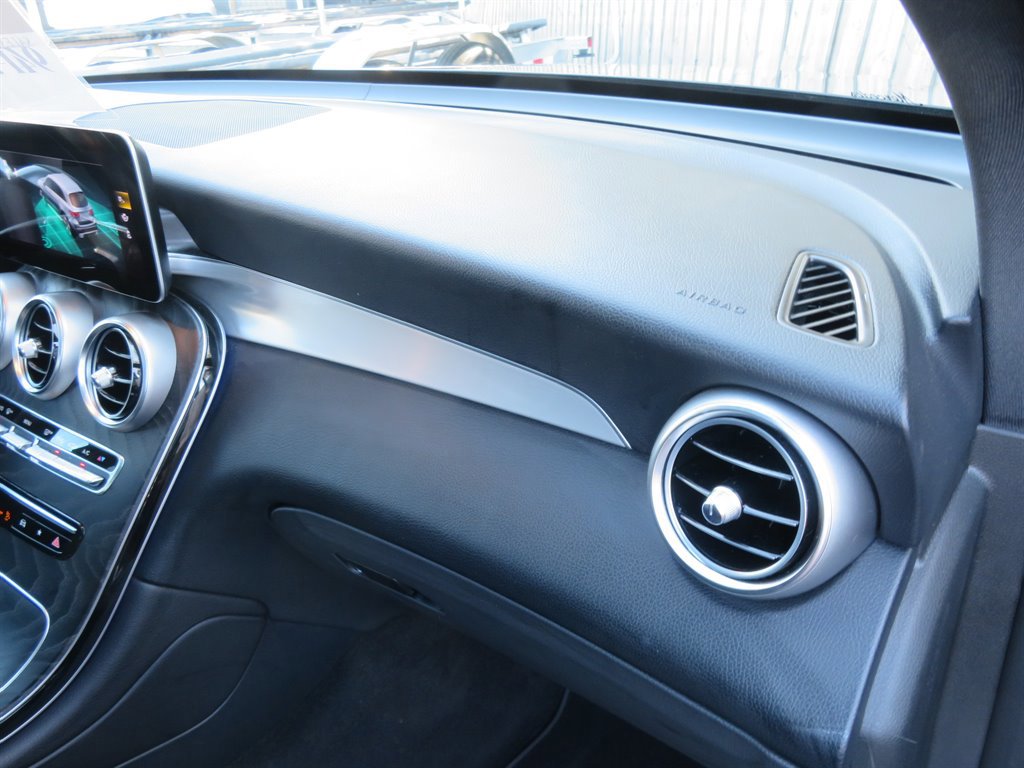 Used 2021 Mercedes-Benz GLC 300 image 38