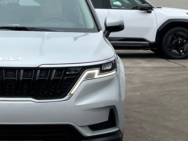 Certified 2023 Kia Carnival LX image 16