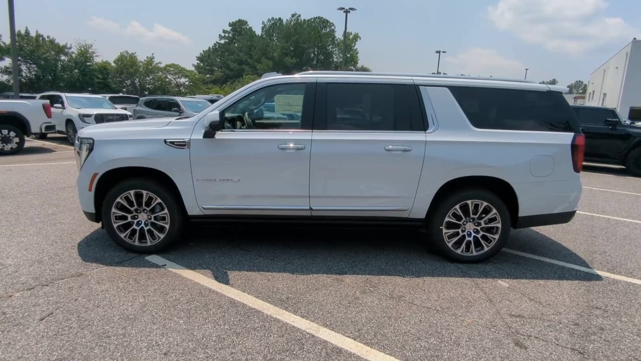 New 2026 GMC Yukon XL Denali w/ Denali Reserve Package AWD/4WD image 5