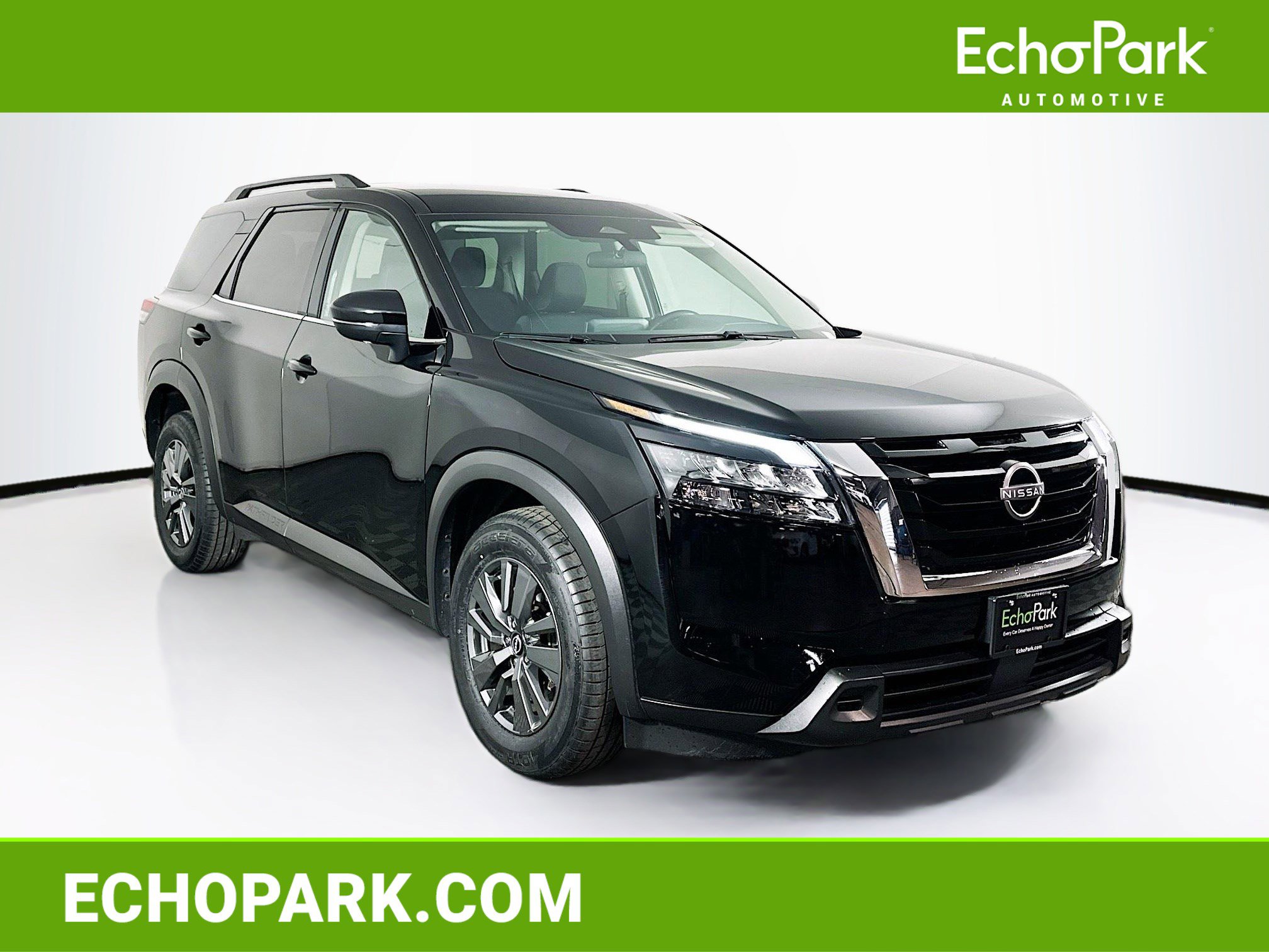 Used 2024 Nissan Pathfinder SV image 1