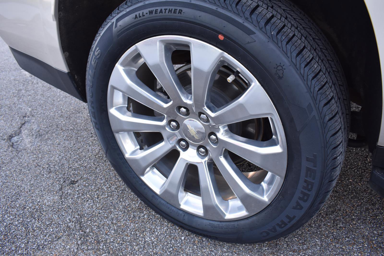 Used 2021 Chevrolet Tahoe Premier w/ Premium Package RWD image 14