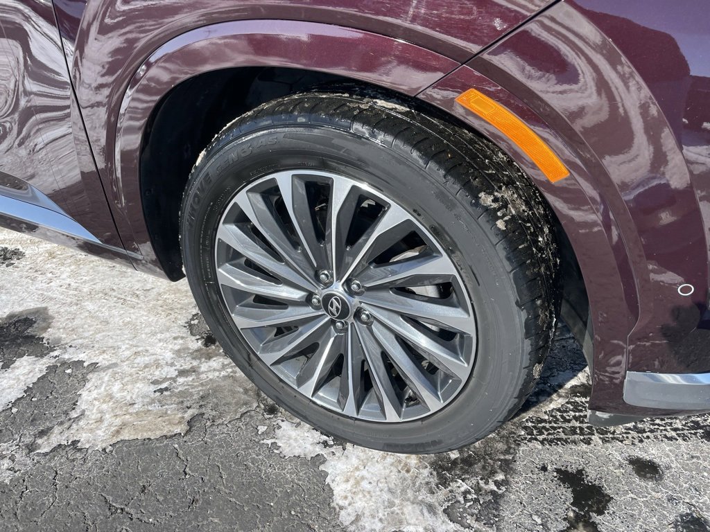 Used 2024 Hyundai Palisade Calligraphy image 3
