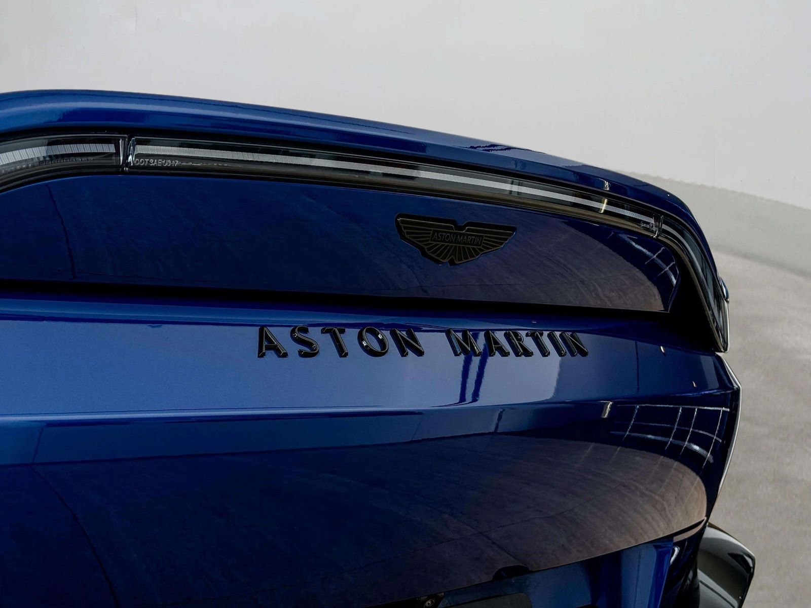 Used 2025 Aston Martin V8 Vantage Coupe image 25