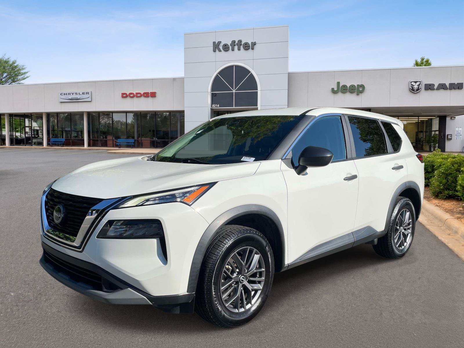 Used 2023 Nissan Rogue S AWD/4WD image 1