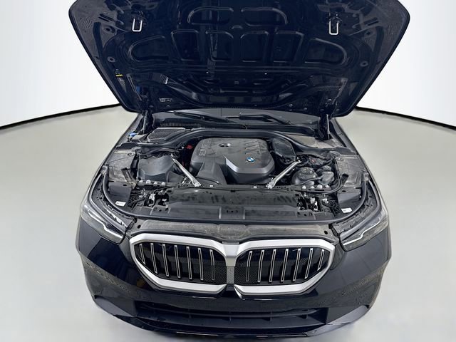 Used 2025 BMW 530i xDrive w/ Premium Package image 28