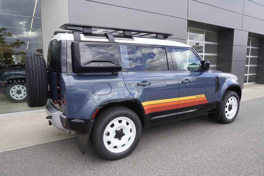 New 2025 Land Rover Defender 110 S image 4