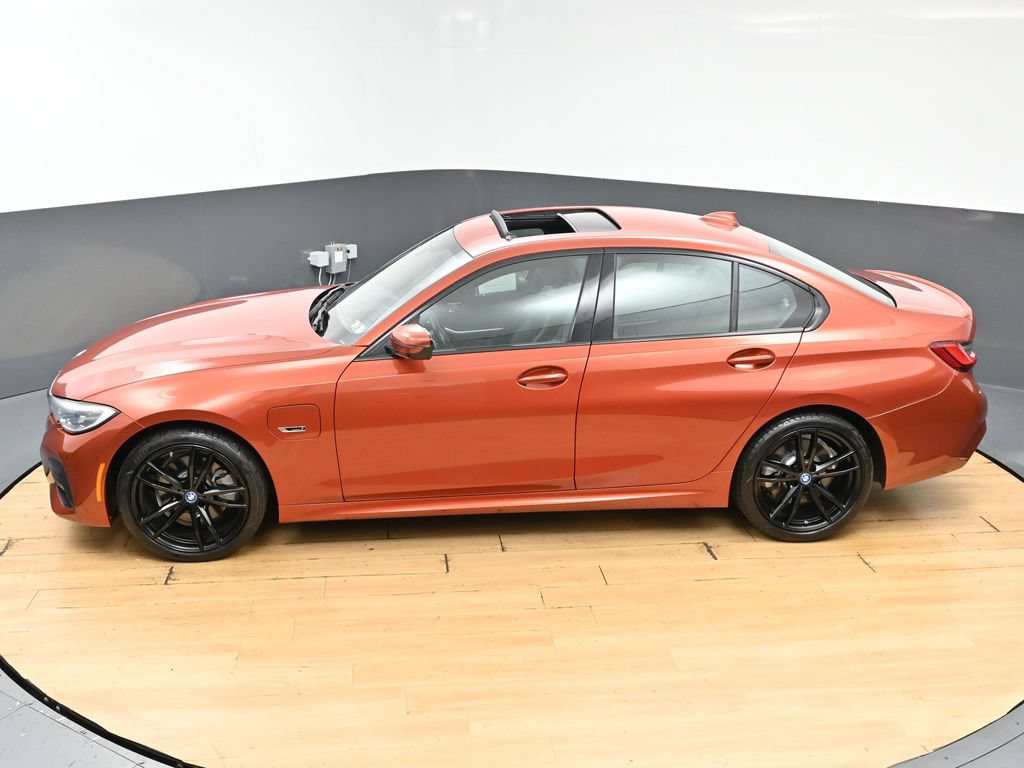 Used 2022 BMW 330e w/ M Sport Package RWD image 45