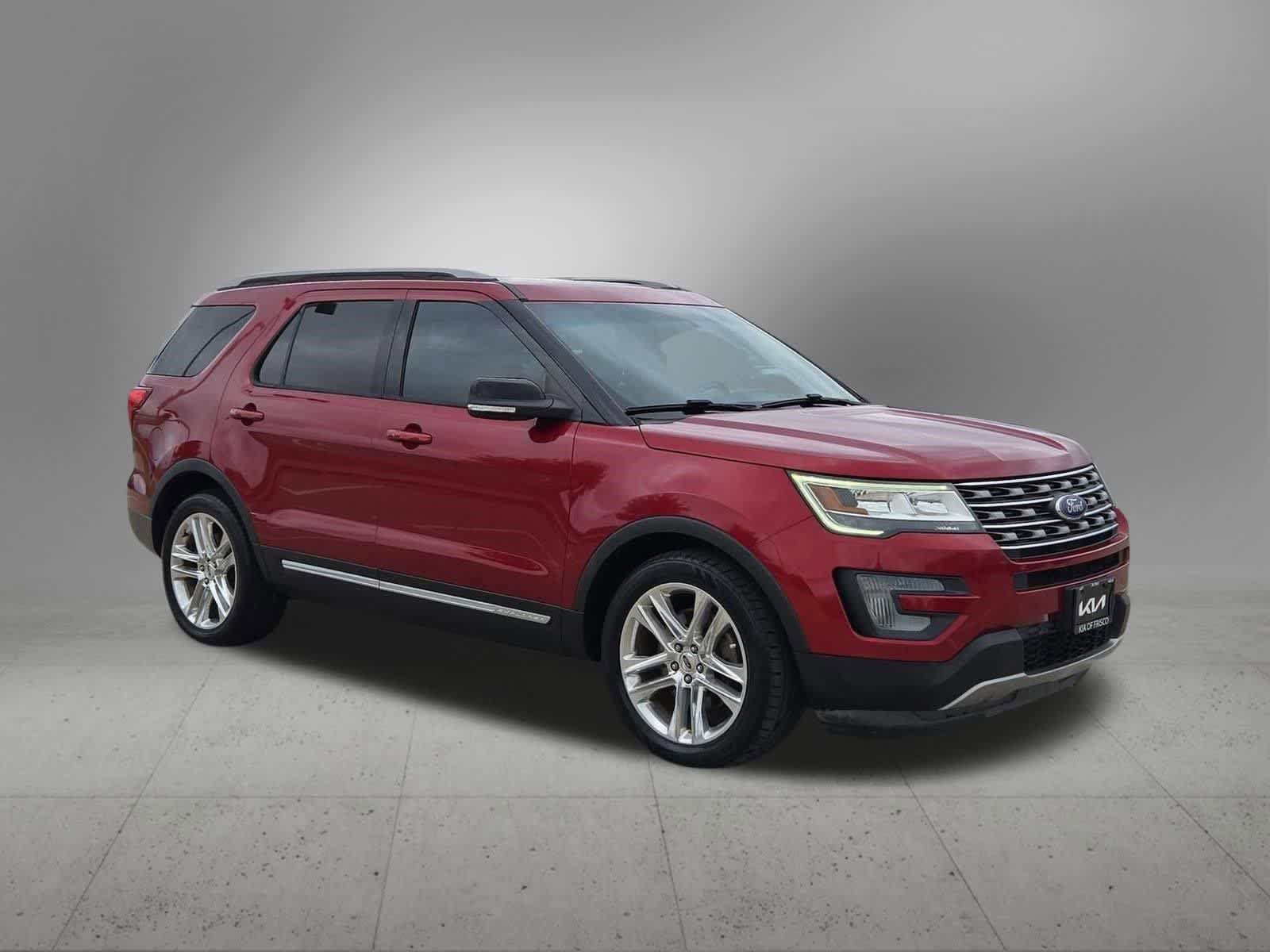 Used 2017 Ford Explorer XLT w/ Equipment Group 202A FWD image 8