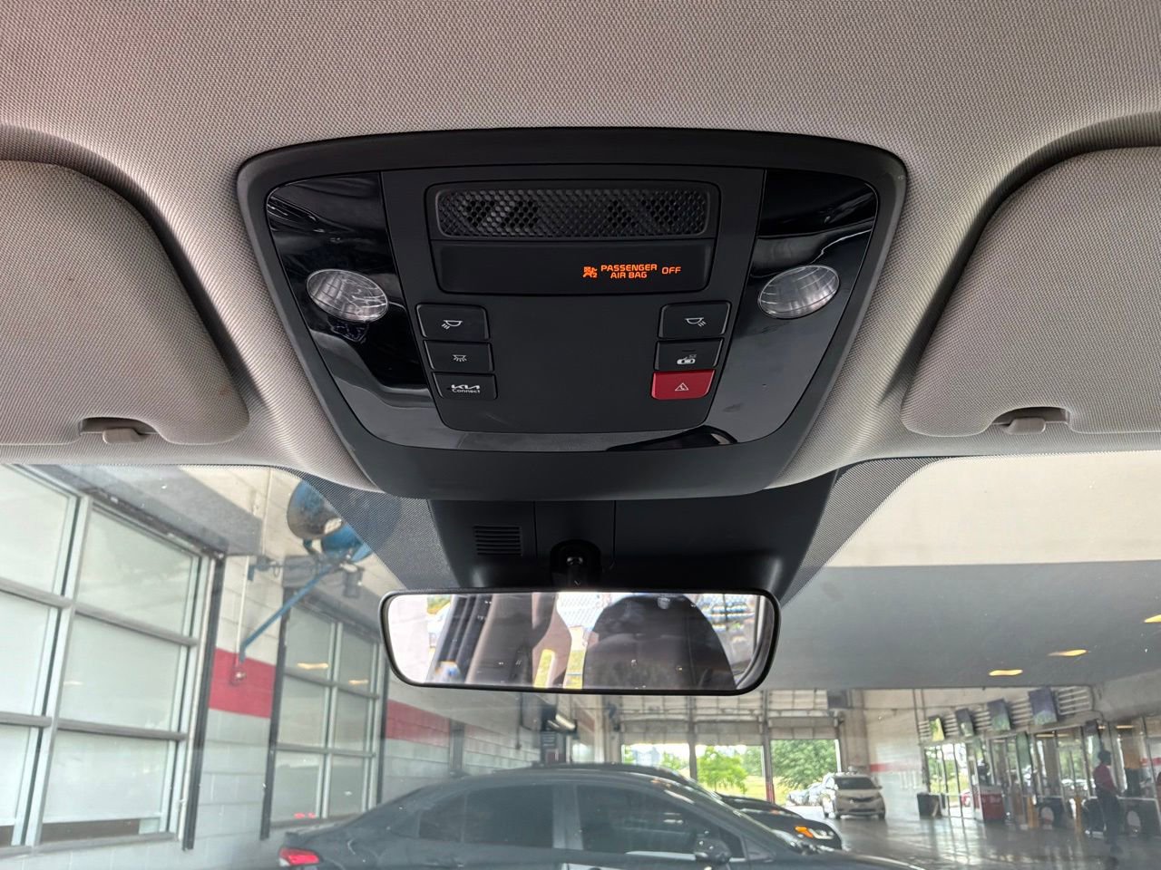 Used 2024 Kia Carnival EX FWD image 16