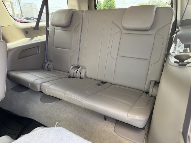 Used 2018 Chevrolet Suburban LT RWD image 28