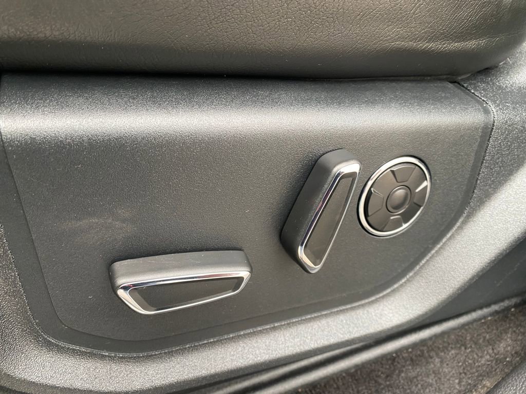 Used 2019 Ford F150 Platinum w/ Technology Package AWD/4WD image 12