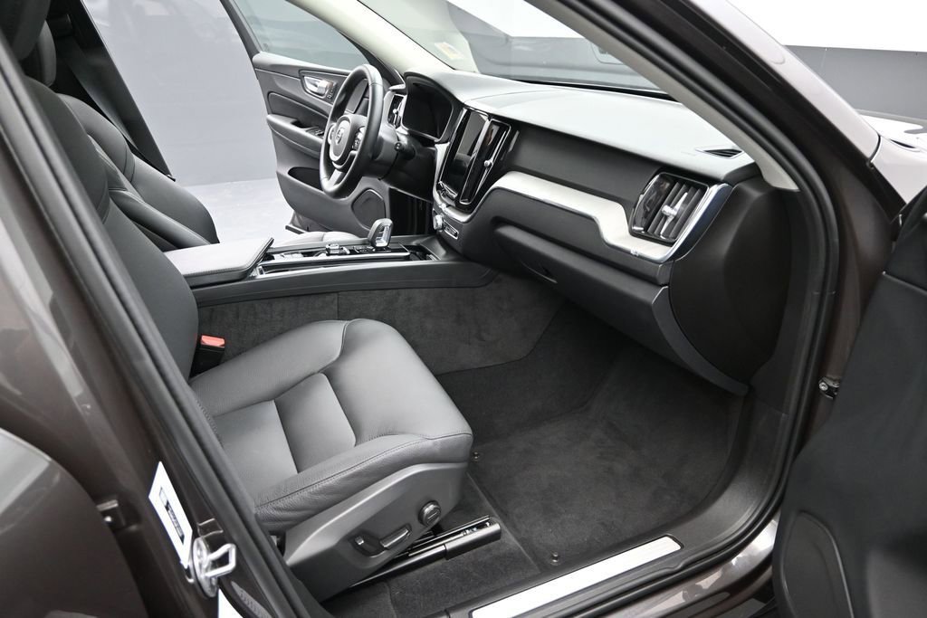 Used 2025 Volvo XC60 B5 Plus w/ Climate Package AWD/4WD image 21
