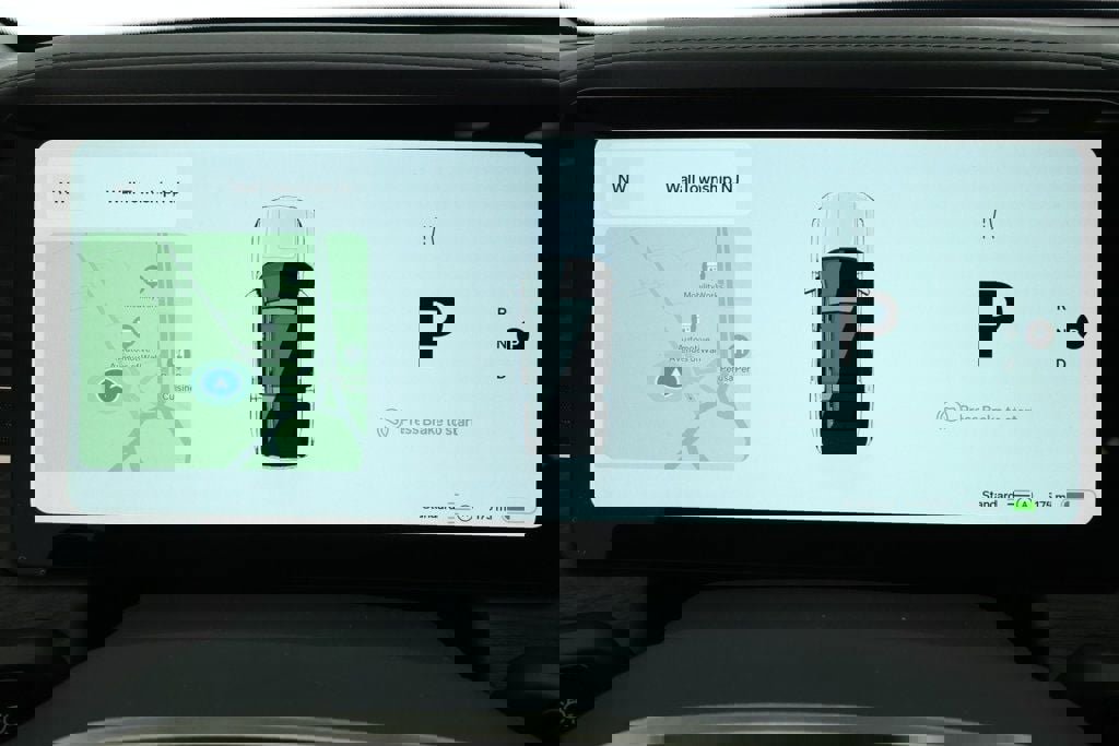 Used 2024 Rivian R1S Adventure image 13