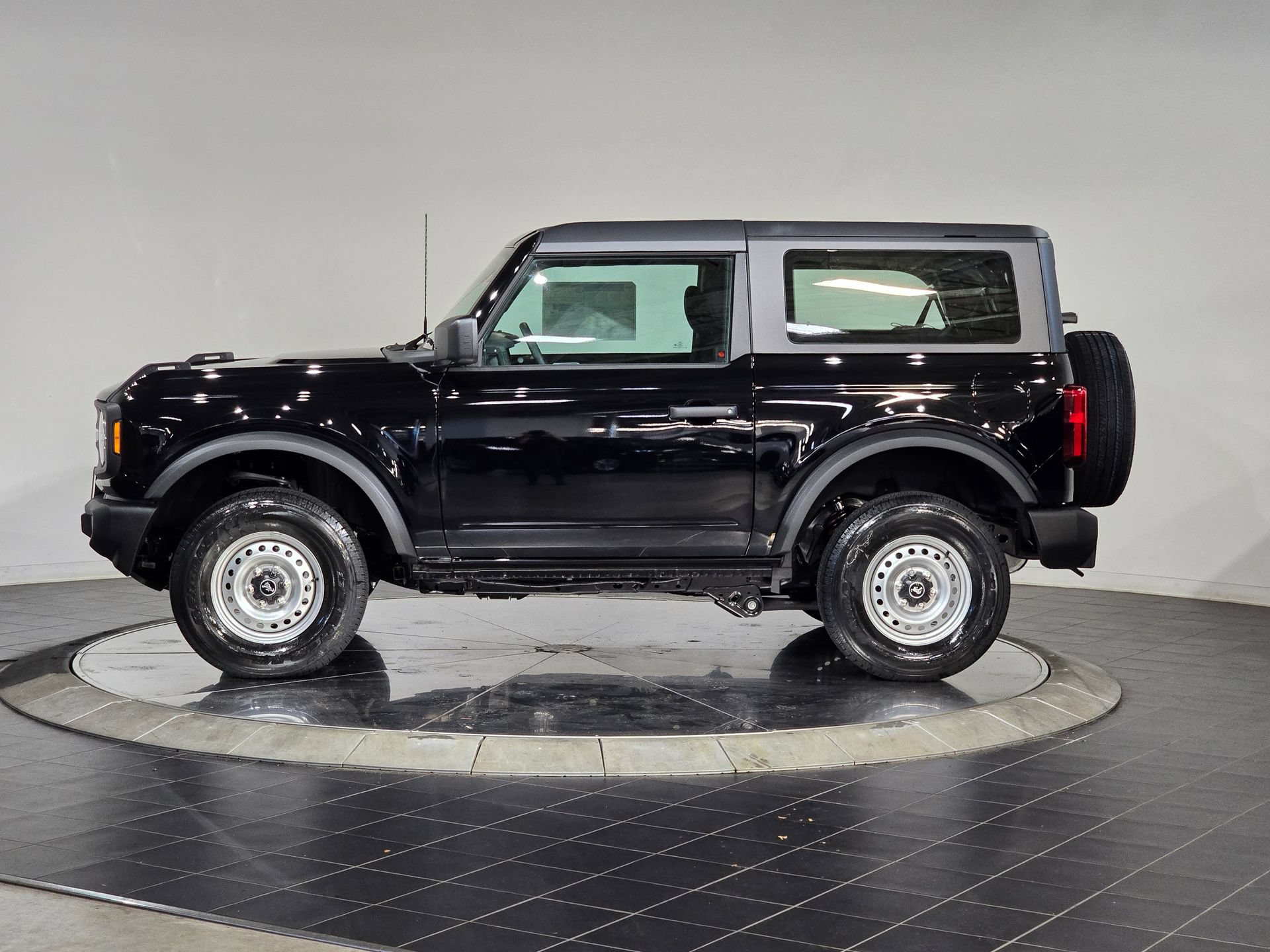 New 2025 Ford Bronco 2-Door AWD/4WD image 6