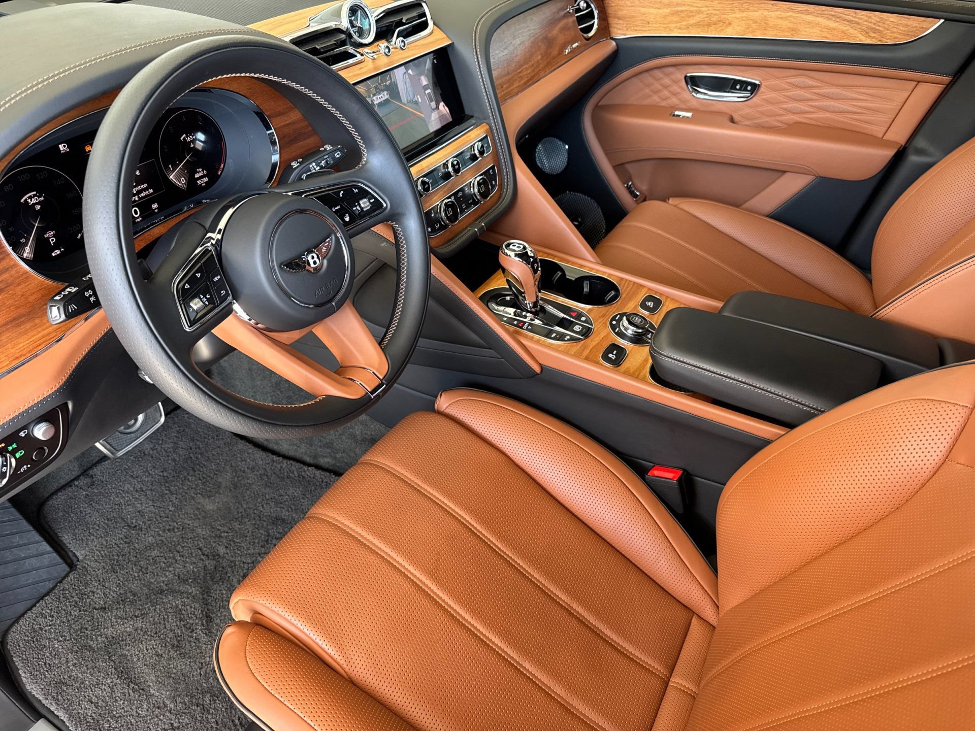 Certified 2023 Bentley Bentayga Extended Wheelbase AWD/4WD image 13