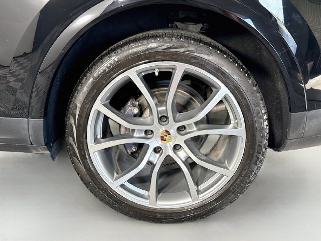 Used 2023 Porsche Cayenne w/ Premium Package AWD/4WD image 35