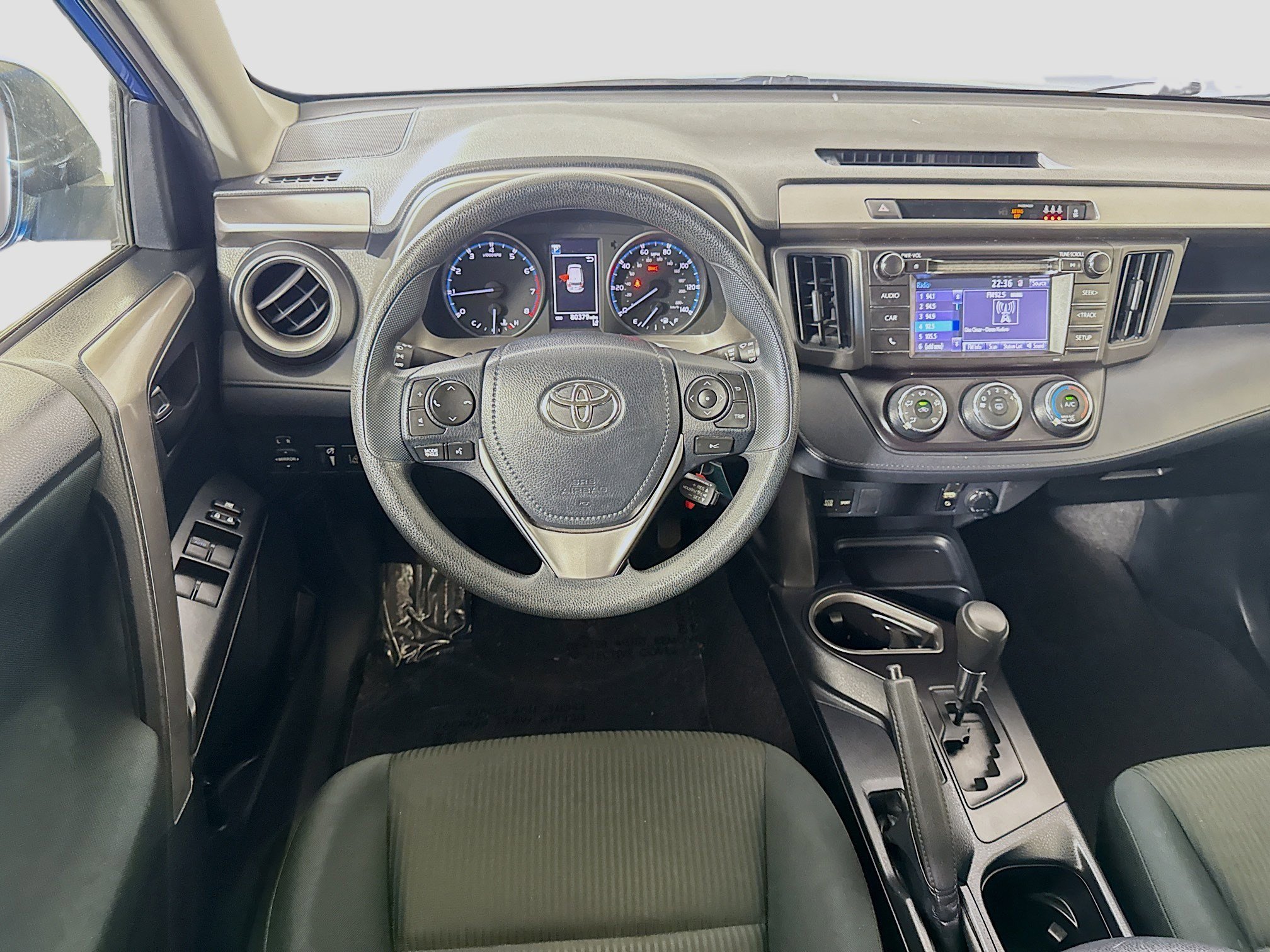 Used 2018 Toyota RAV4 LE image 17