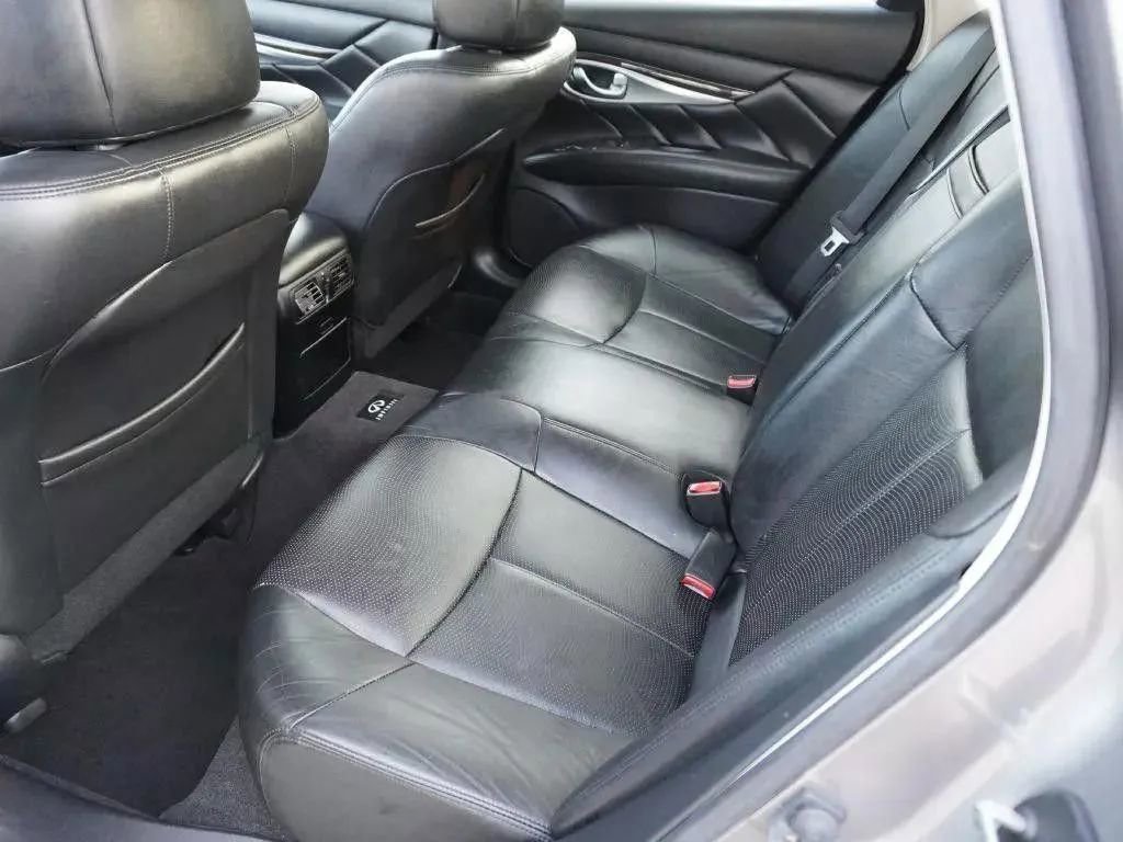 Used 2011 INFINITI M37 w/ Premium Pkg RWD image 36