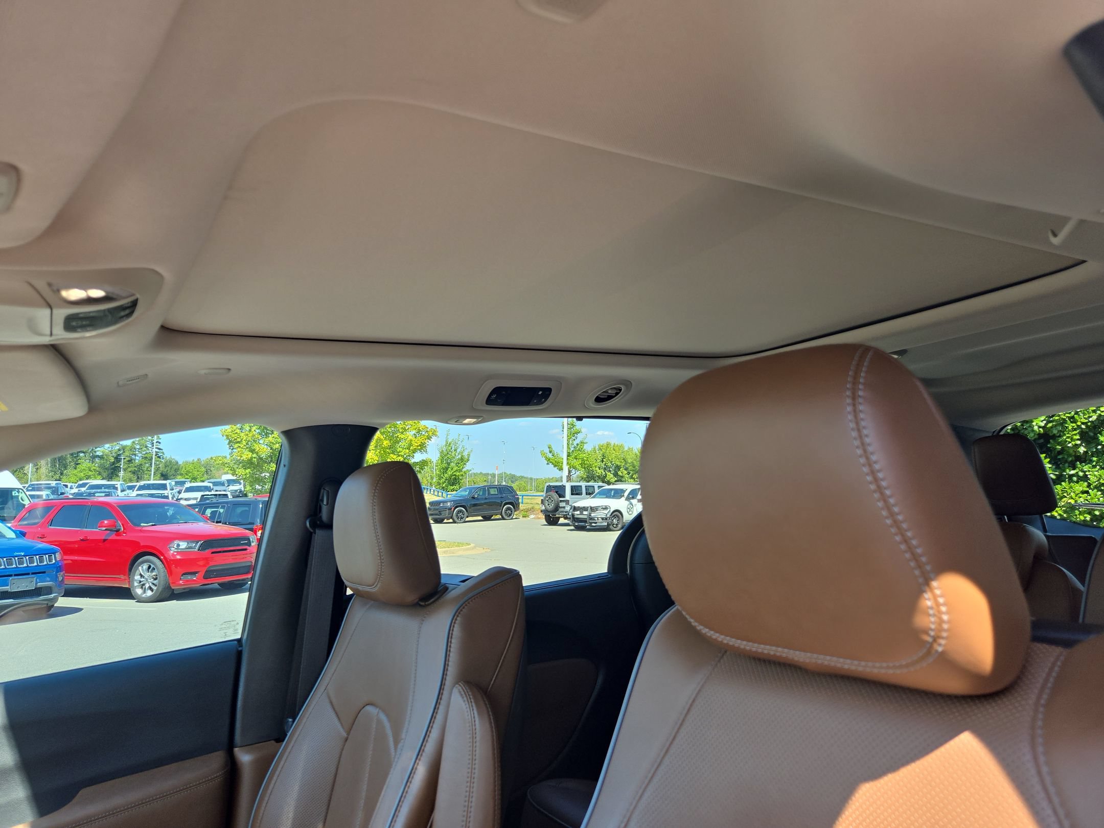 Used 2019 Chrysler Pacifica Limited w/ Advanced Safetytec Group FWD image 25