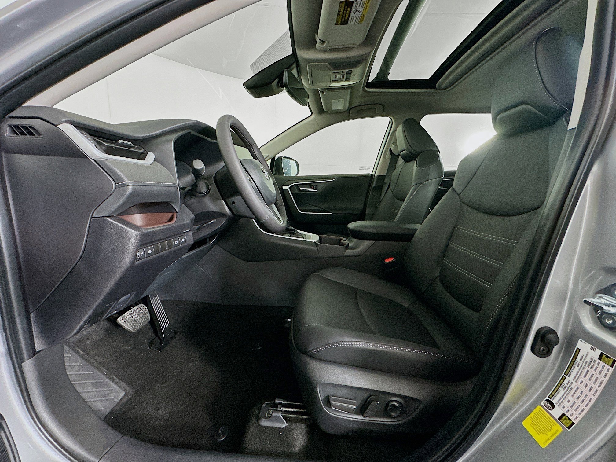 Used 2025 Toyota RAV4 Limited image 13