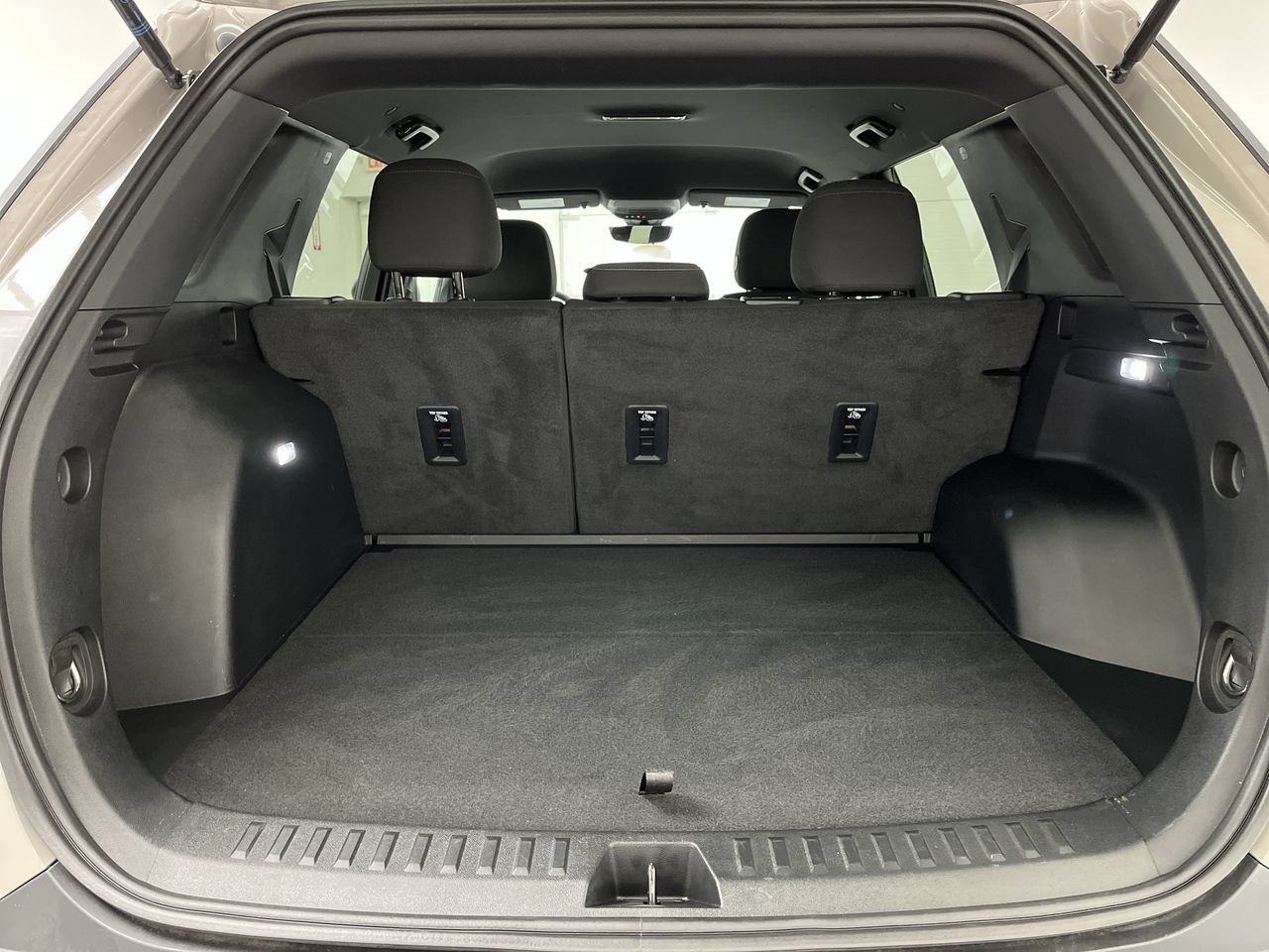 Certified 2025 GMC Terrain Elevation w/ Technology Package II AWD/4WD image 28