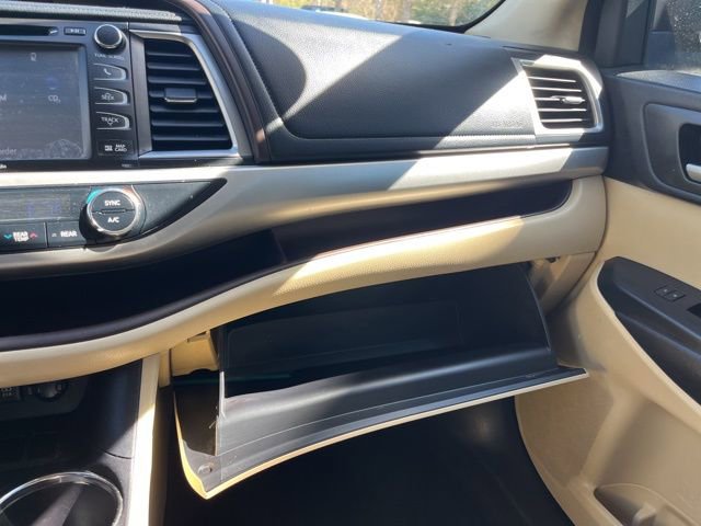 Used 2017 Toyota Highlander XLE image 27