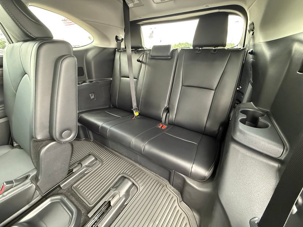 Used 2024 Toyota Highlander Limited AWD/4WD image 18