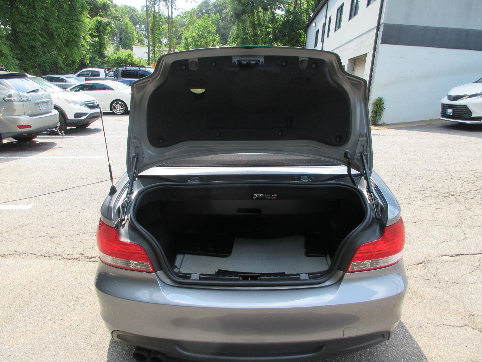 Used 2010 BMW 135i Convertible RWD image 12