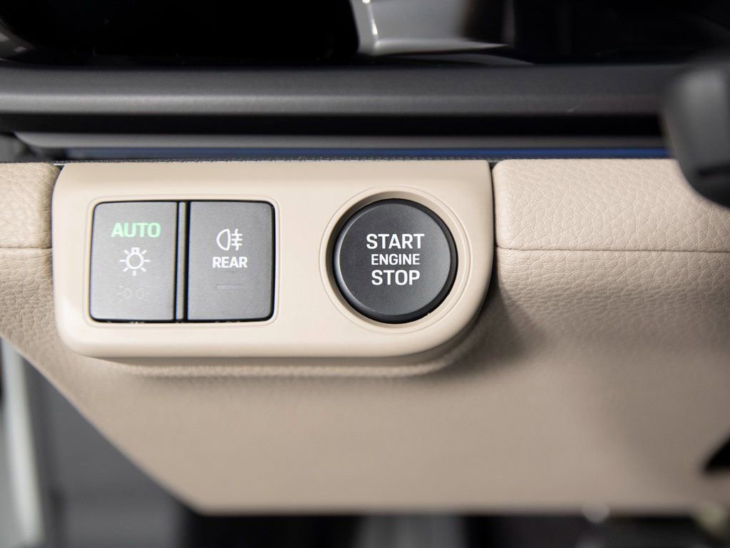 Certified 2025 Porsche Panamera 4 image 30