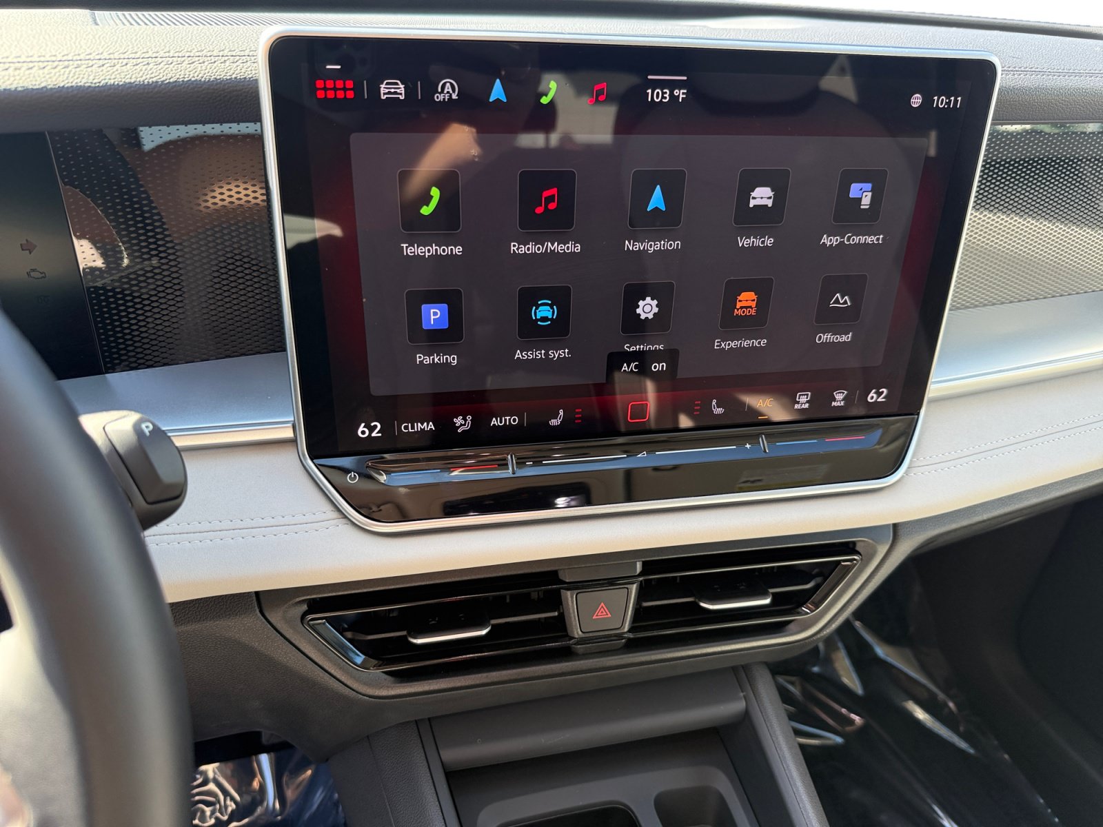 Certified 2025 Volkswagen Tiguan SE AWD/4WD image 12