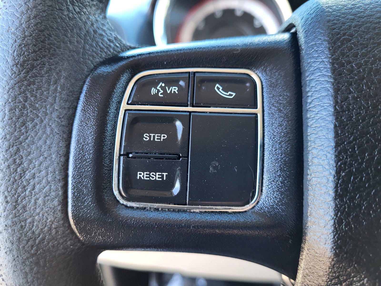 Used 2019 Dodge Grand Caravan SE w/ UConnect Hands-Free Group image 26