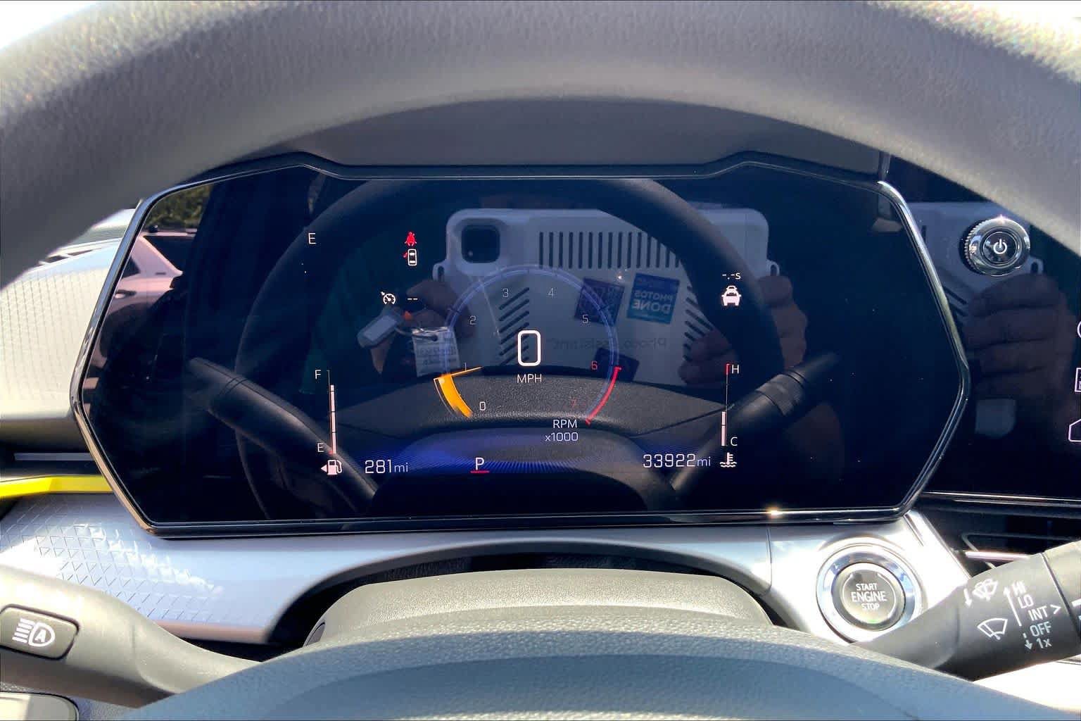Used 2025 Chevrolet Trax LT FWD image 25