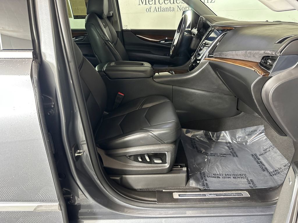 Used 2018 Cadillac Escalade Luxury image 13