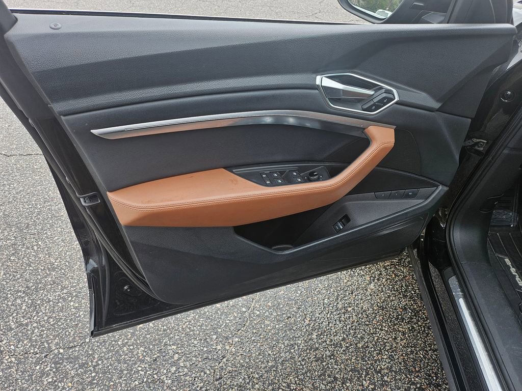 Used 2021 Audi e-tron Premium image 44