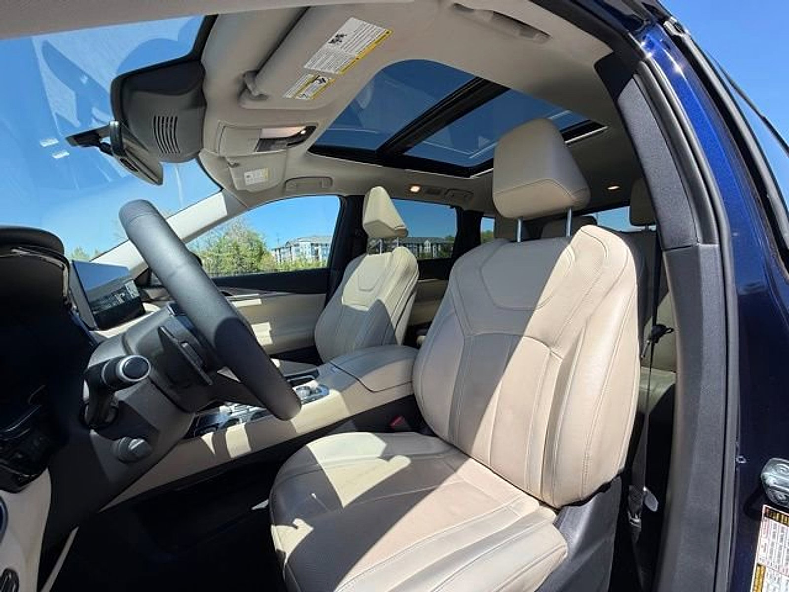 Certified 2023 INFINITI QX60 Luxe w/ Cargo Package AWD/4WD image 17