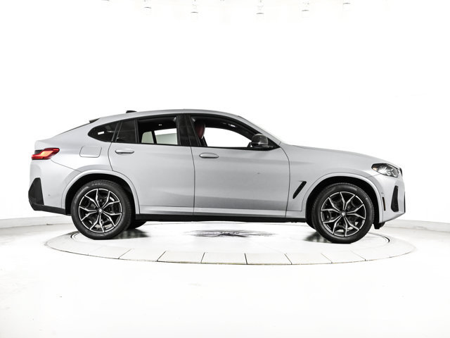 Used 2024 BMW X4 xDrive30i w/ Premium Package AWD/4WD image 4